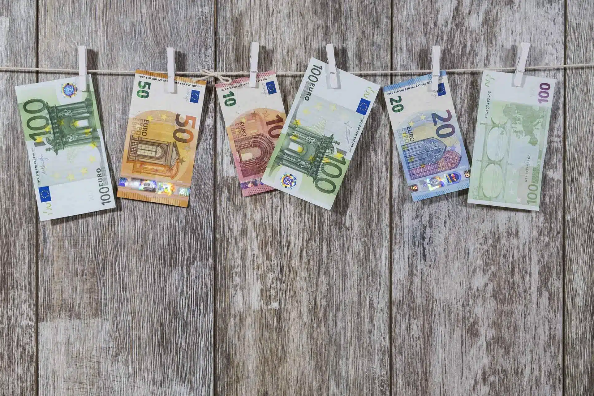 facts about the euro banknotes
